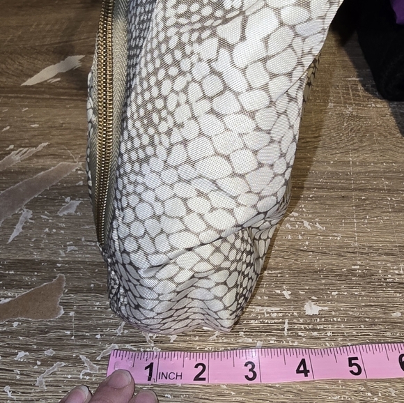 NWOT Travelon Anti Theft Crossbody Snakeskin Print Purse Hobo Handbag Travel Bag - Picture 12 of 12